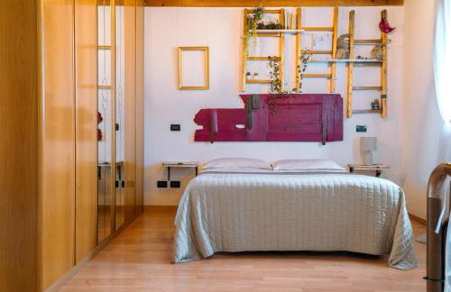 Venice's neighbor Home - Photo 3