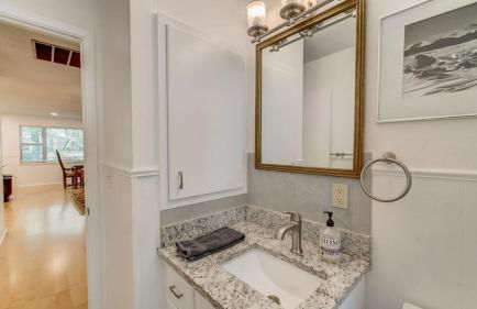 Owl Hoot Lake Retreat- Dock, beach & wooded haven! - Foto 37