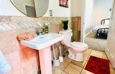 Spacious 6BR Home - Near Top Attractions - Photo 20