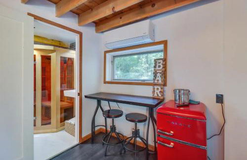 Pocono Getaway A frame Cabin w/ Hot Tub Sauna - Foto 6