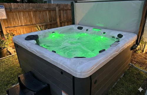 The Peacock Bungalow- Heated Pool & Jacuzzi- 5 min to beach! - Foto 5