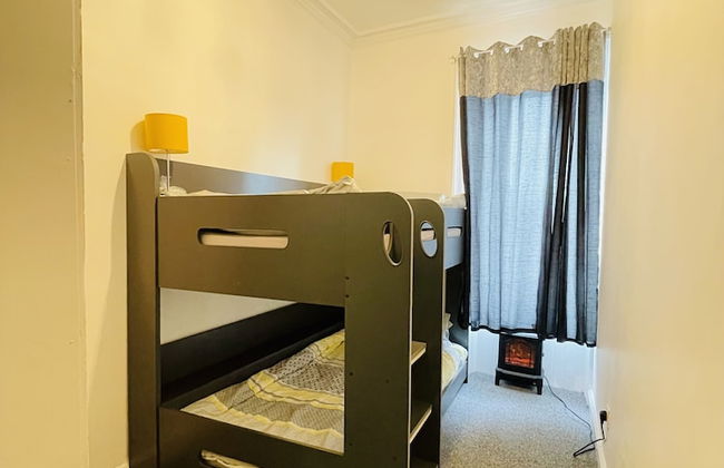 Luxury 3 Bedrooms Entire Flat - Self Check in & Check out - Photo 3