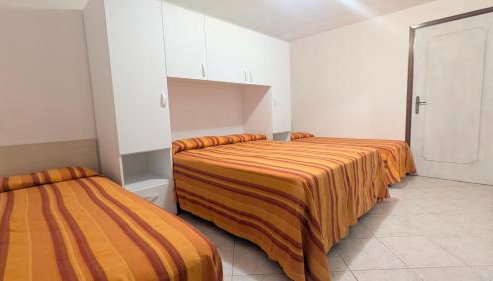 Immerso nella Pineta 3 - A 5 Minuti a Piedi dal Mare - Foto 4, wardrobe