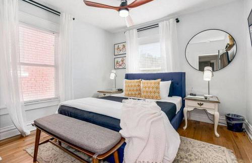 Modern Comfort in Historic Charm: 4BR KC Retreat - Foto 9