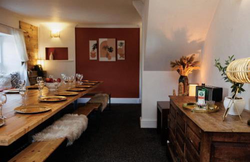 The Farmhouse with two hot tubs - Foto 56