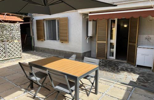 Un passo dal Mare - 50m from the Sea, with Garden, AC & WiFi - Foto 35