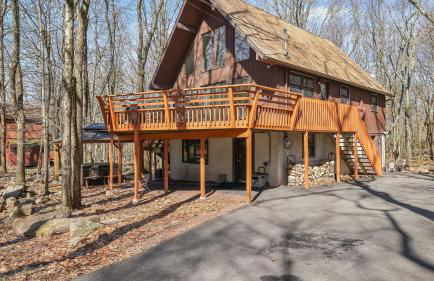 Hot Tub + Sauna + Deck + Firepit + Beach Access + Near Dining Grateful Escape by Avantstay - Foto 94