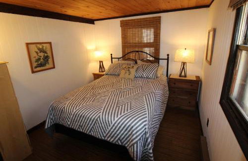 Lakefront Cabin Pvt Beach and Dock - Sunset Marina - Foto 27