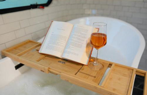 Airstream w Bathtub, River, & Hot Tub - Foto 29