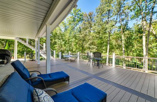 Lakefront Gilbertville Haven with Private Boat Dock! - Foto 25