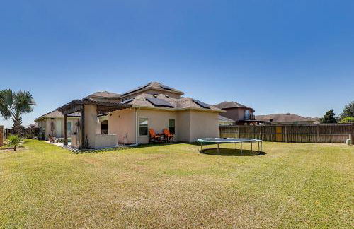 1 Mi to Vackar Stadium Roomy Retreat with Pool - Foto 33