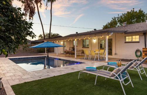 Shangri La Home - Boho Chic with Patio Pool & Grille - Foto 37