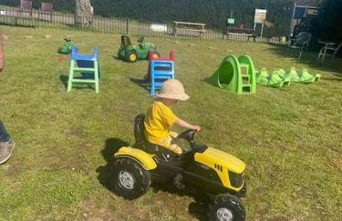 POPPY LUXURY LODGE Sleeps 8 at Fairview Farm, Ravenshead, Nottingham Near Sherwood Forest, Dog Friendly, Farm Stay great for wedding groups, families, Hen Do's, friends gatherings with amazing views - Foto 70