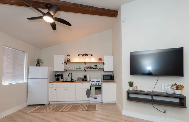 Cozy Studio Apt Close to the Gardens - King Bed - Foto 2