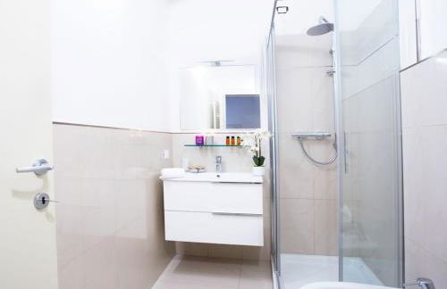 SALA COMACINA APARTMENT NO 4-SLEEPS 10 by Italian Apartments - Foto 23