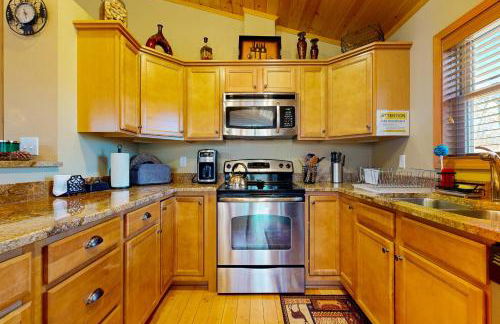 Pool and Beach Access! Lake Arrowhead Hideaway - Foto 9