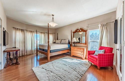 Huge Cozy Home with Many Bedrooms in Ivywild - Foto 73