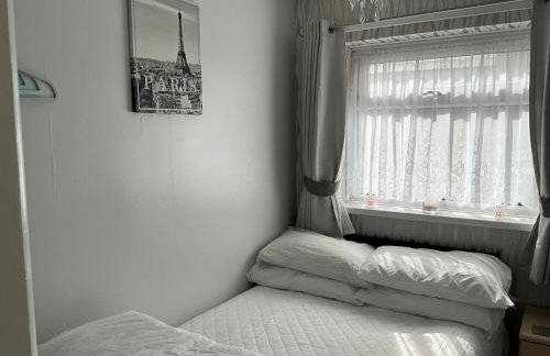 1st Floor Hillview 2 bedroomed Central Location No pets - Foto 7