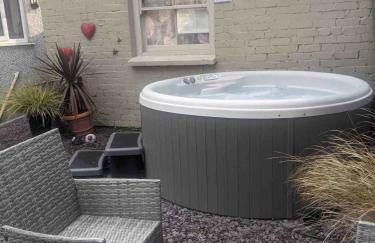 Awelon Holiday Cottage sleeps 10, Hot Tub, Log Burner, North Wales, Porthmadog - Foto 18