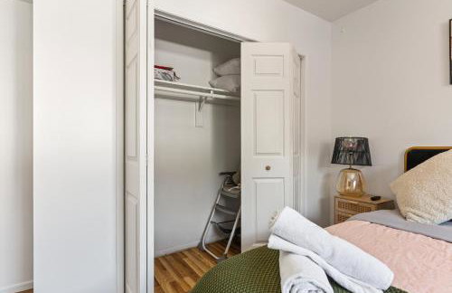 Los Angeles charming big house, king bed, parking, EV - Photo 6