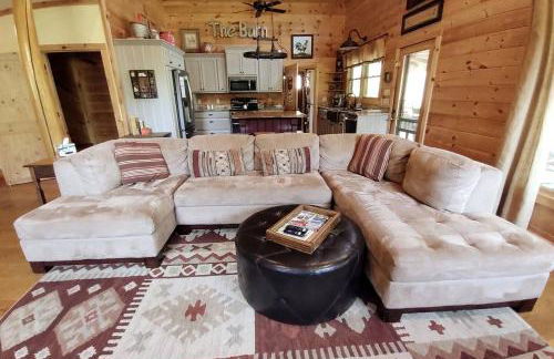 Water's Edge, Covered Porch, Deep Creek as your Backyard Haven, Hot Tub, Pool Table, Fire Pit, Close to Town & Entrance to National Park - Foto 13