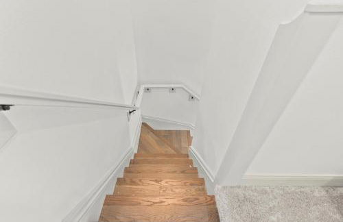 Brick Beauty Downtown, 3BR, Fenced Yard, Garage! - Foto 27