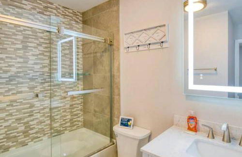 Dog friendly condo with beach access, hot tub, firepit - Foto 50