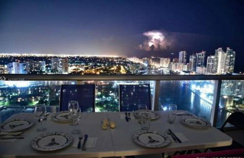 Stunning Penthouse Suite Waterfront 2BD 2BA - Foto 1