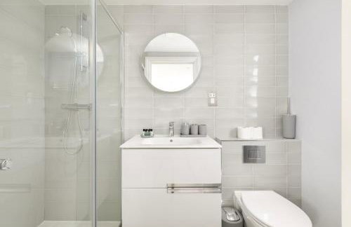 5 Bedroom, 3 Bathroom Modern House with Garden near Hampstead Heath Sleeps 10 - Foto 45