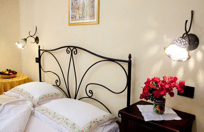 Villa in Alia With Pool & Olive Views - Photo 4