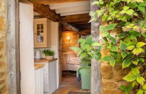 Charming 2BD Cottage in the Heart of Kingham! - Photo 29