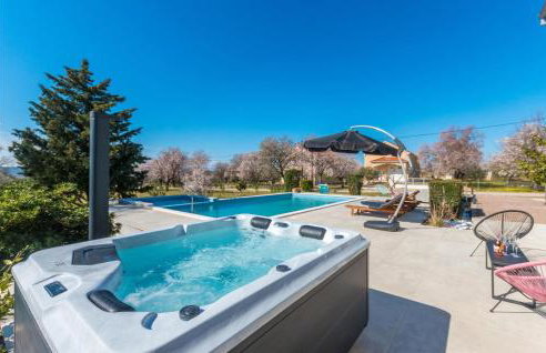 Cozy Home In Tinj With Kitchen - Photo 2