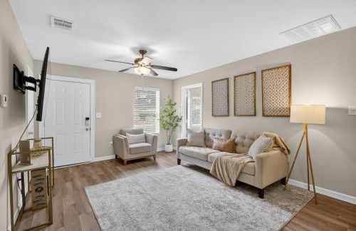 Stylish and Cozy 4BR Home in Houston, Sleeps 9 - Foto 28