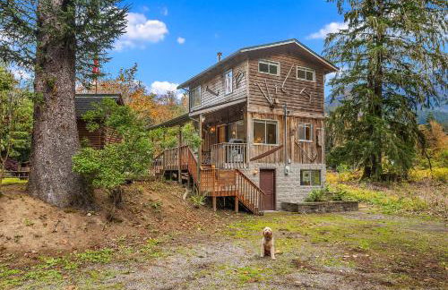 Riverfront Retreat Hot Tub Sauna Yard Gazebo and VIEWS - Foto 44