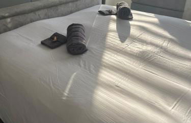 Stylish Home Away From Home! 6 Minutes from Beach! - Foto 15