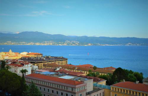 Grand T2 STANDING AJACCIO Proche centre et plages VUE PANORAMIQUE PARKING PRIVE - Foto 24