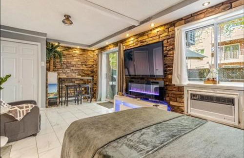 Private Studio Suite with Separate Entrance & Backyard, Quiet Brooklyn Stay - Photo 1