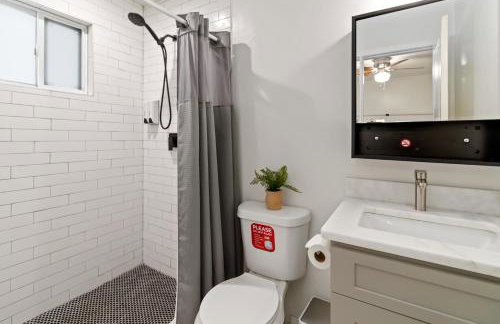 New Home in MidTown- Sleeps 11 For Rent in Atlanta - Foto 34