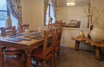 Stunning Fir Tree Corner 3 bedroom detached Executive house ideal wedding guest family home with free drive way CCTV parking for 2 vehicles or LWB Van M5 1 mile away dogs welcome by prior arrangement - Foto 28