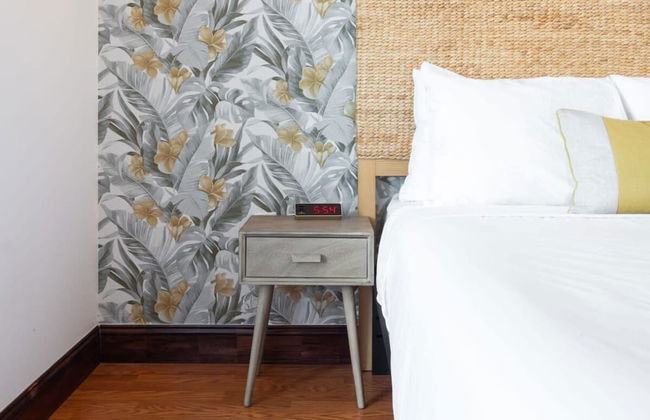 Sosuite 2BR Penthouse w W D Gym On-site Bar - Photo 15