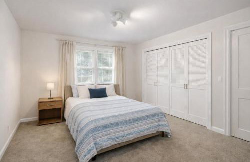 Renovated 4BR 20min to Arrowhead Stadium Sleeps 10 - Foto 11