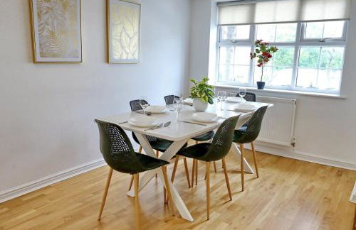 3Bed Manchester Home · Parking · Near AO Arena - Pass the Keys - Photo 1