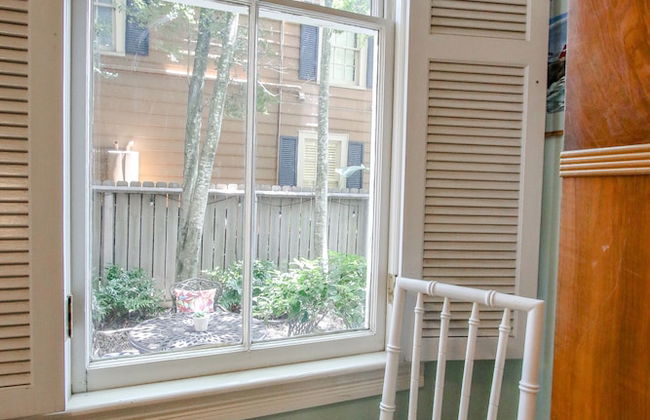 The Irish Bar near Bay Historic Savannah - Photo 4