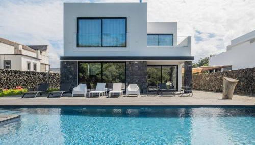 Lotus House - Heated Pool & Jacuzzi near the Beach - Photo 3