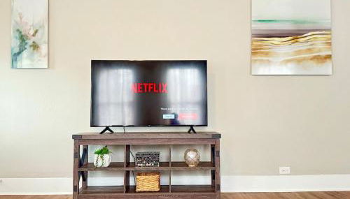 Bright & Airy 2BR 1BA Home Near The Riverfront - Foto 4