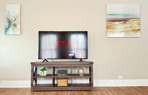 Bright & Airy 2BR 1BA Home Near The Riverfront - Foto 4