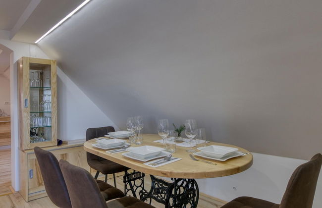 Farmhouse Raspberry Pool Wellness - Photo 8