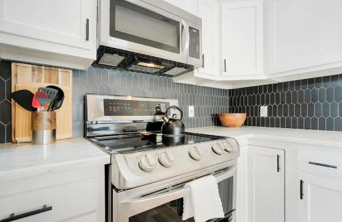 Park It At the Butterfield Garage, Historic Pre-Prohibition Style Apt in the Heart of Downtown - Foto 7