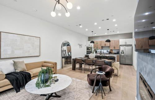 New Modern Dallas Skyline Rooftop Firepit and a Garage - Foto 17