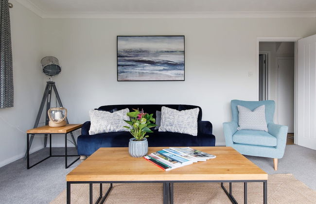 Coastal Retreat for 8 With Hot Tub - Walk to Beach - Foto 64